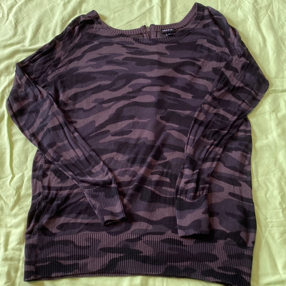 Torrid light weigh black camo sweater